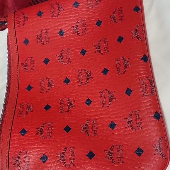 AUTHENTIC MCM Liz medium Red reversible shopper tote,with detachable zip pouch - Picture 9 of 16